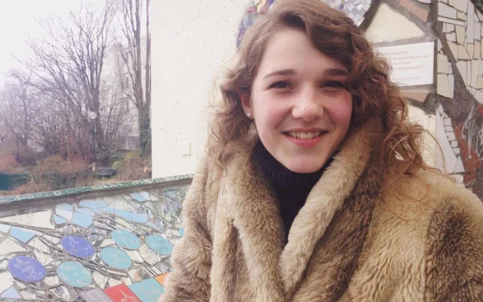 Anouschka tijdens haar tijd in Parijs, Frankrijk