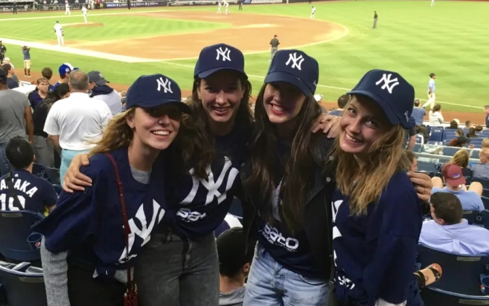 Dewi tijdens haar stage in New York 1