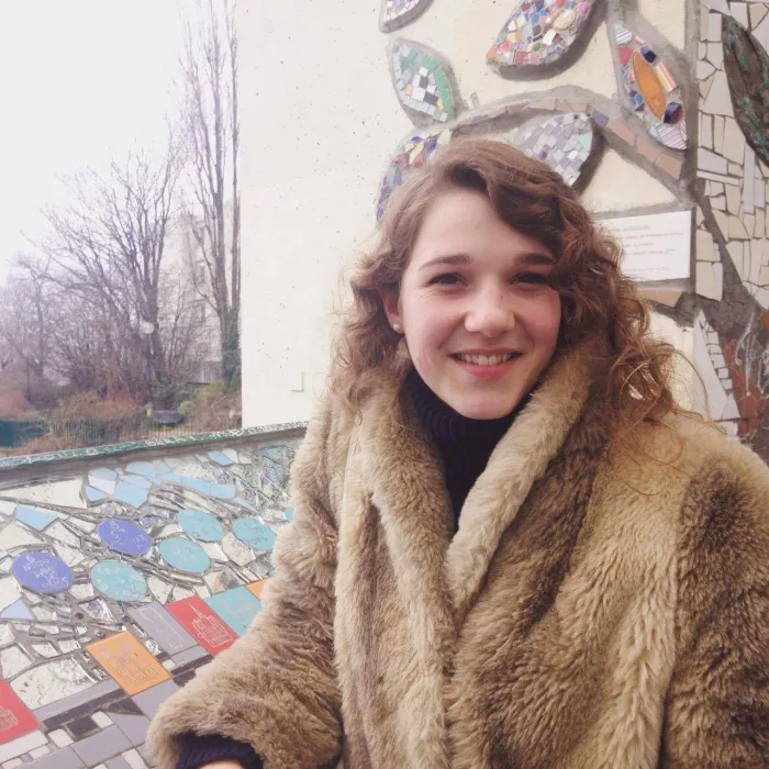 Anouschka tijdens haar tijd in Parijs, Frankrijk